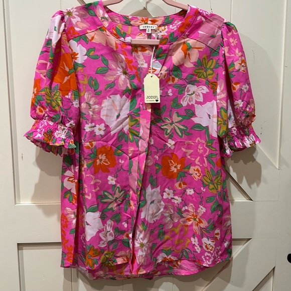 JODIFL Tops - NWT Jodifyl pink floral blouse